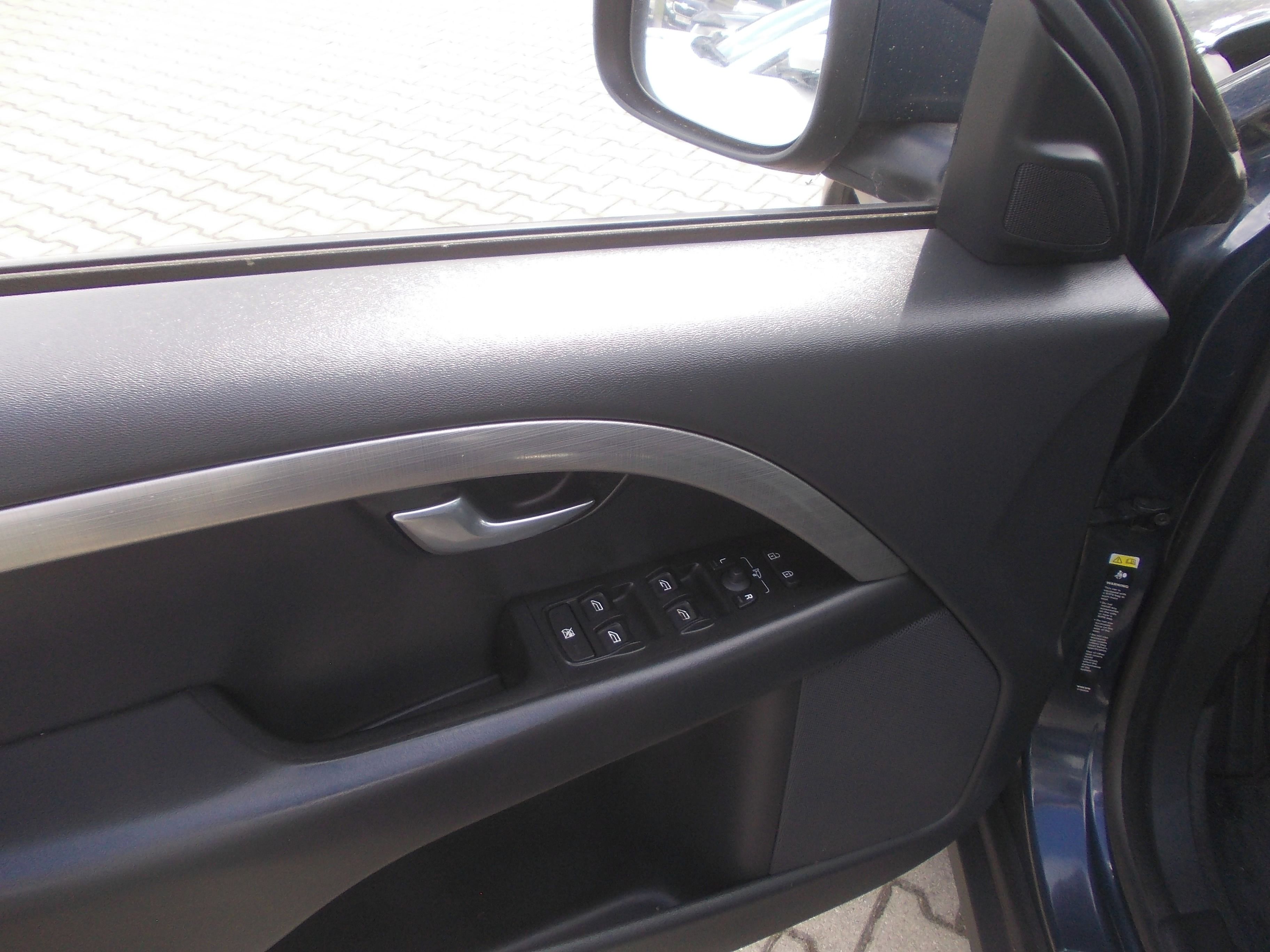 Volvo XC70, 2,4 D5 AWD 151KW NOVÉ ROZVODY - fotka 5