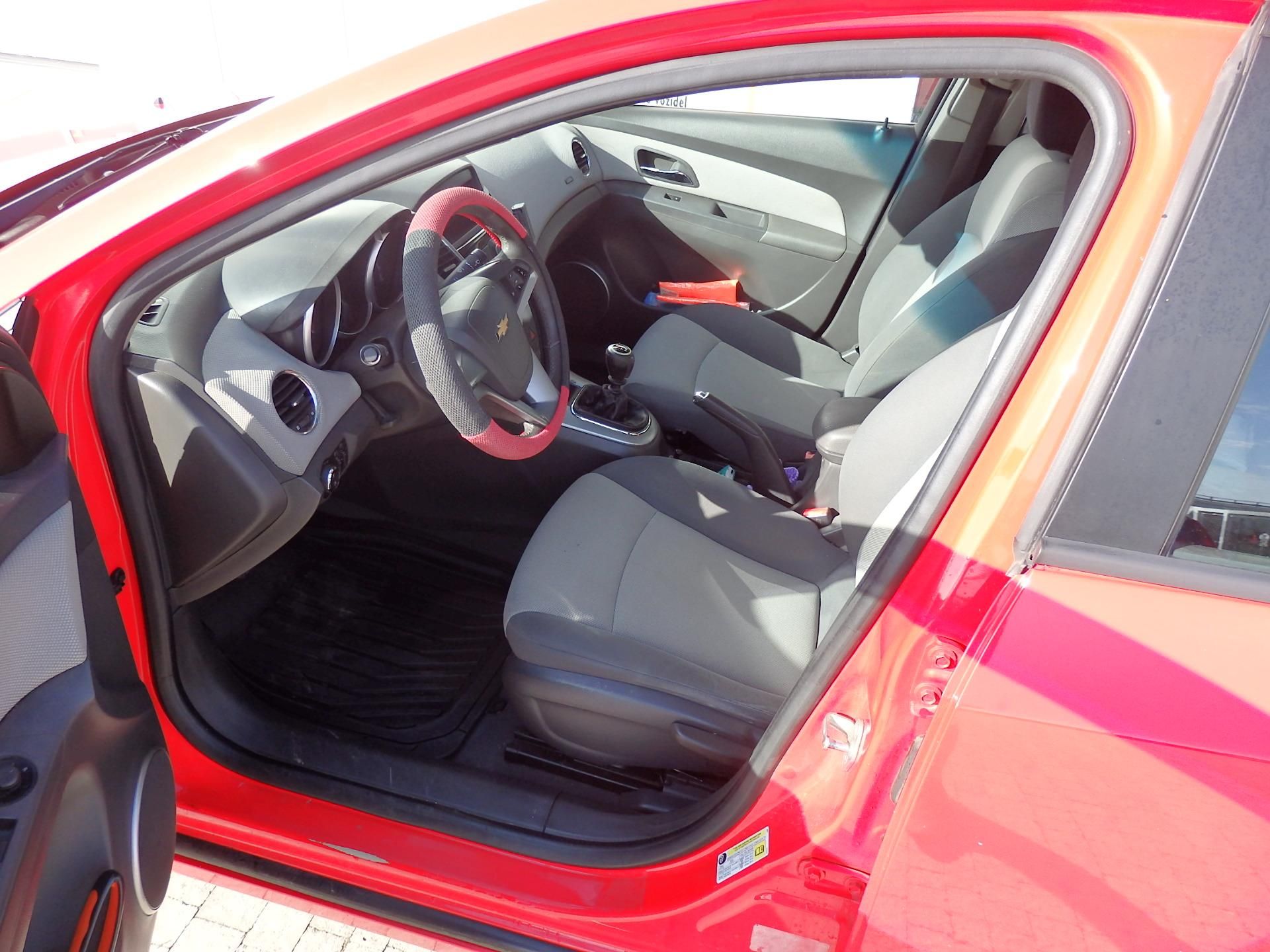 Chevrolet Cruze, 1.6i ESP, 6x AIRBAG - fotka 6