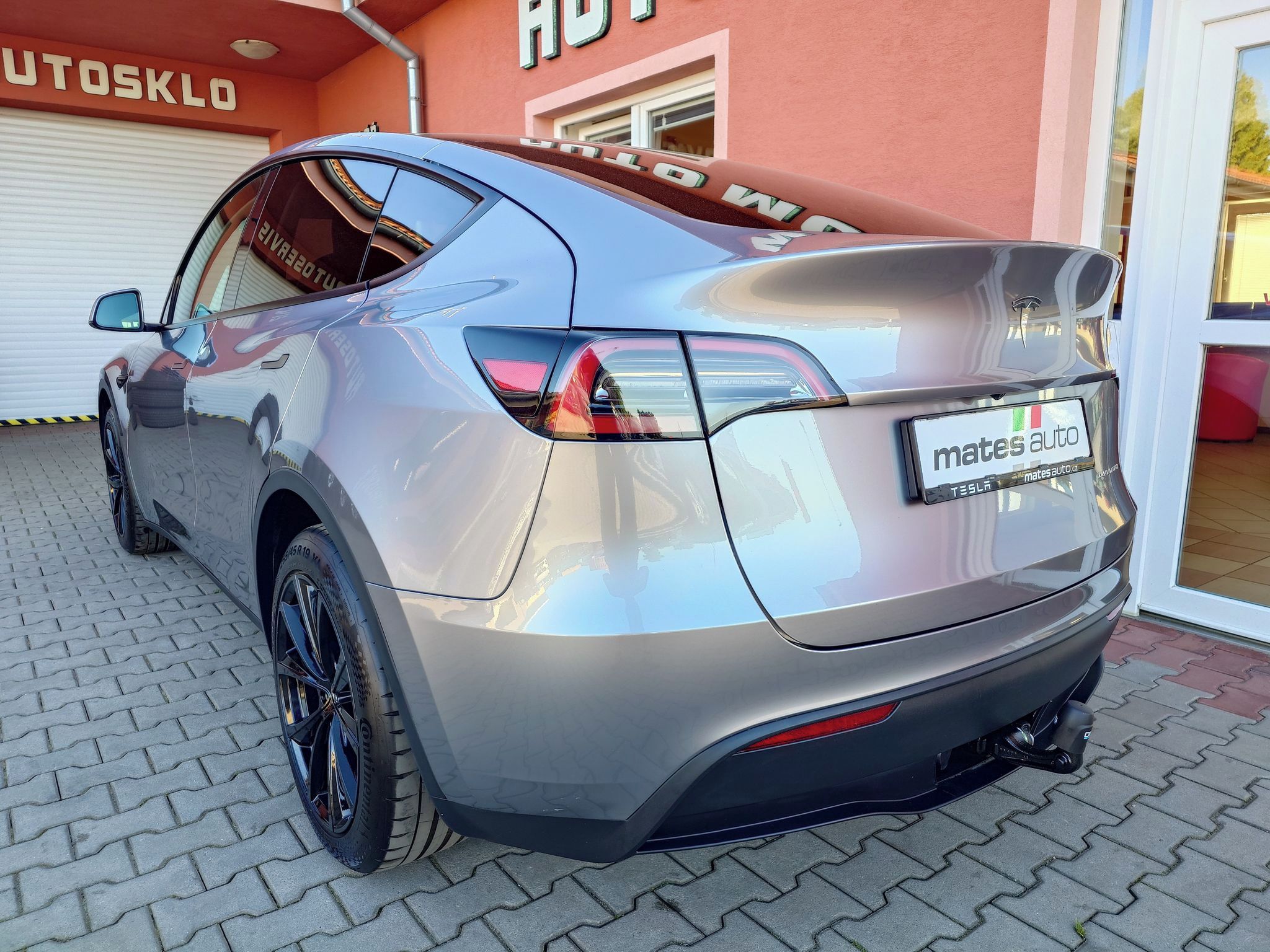 Tesla Model Y, Long Range Dual Motor 378kW - fotka 3