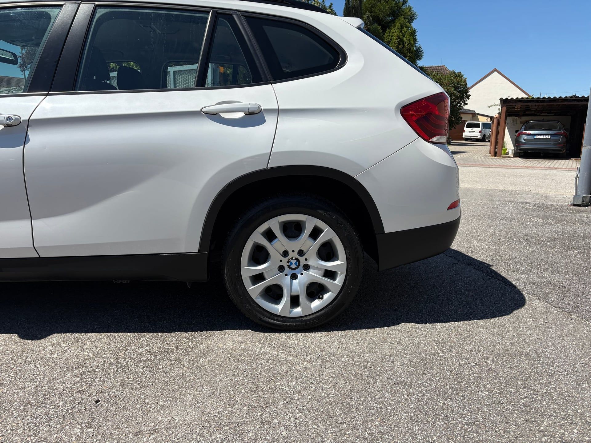 BMW X1, sDrive18d/AUT/ČR-2.maj./servis - fotka 3