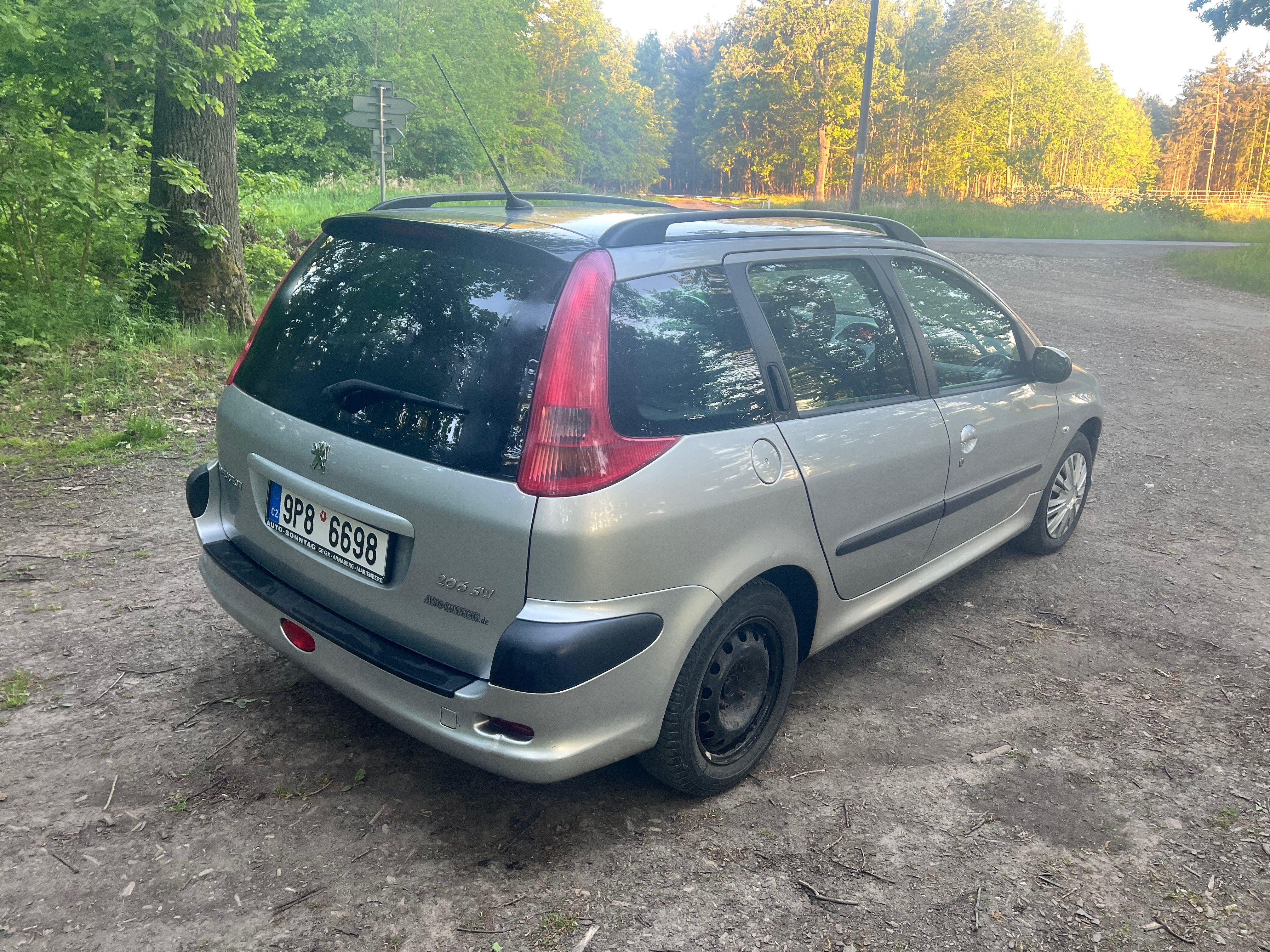 Peugeot 206, Peugeot 206 SW 1,4 75tis km - fotka 4
