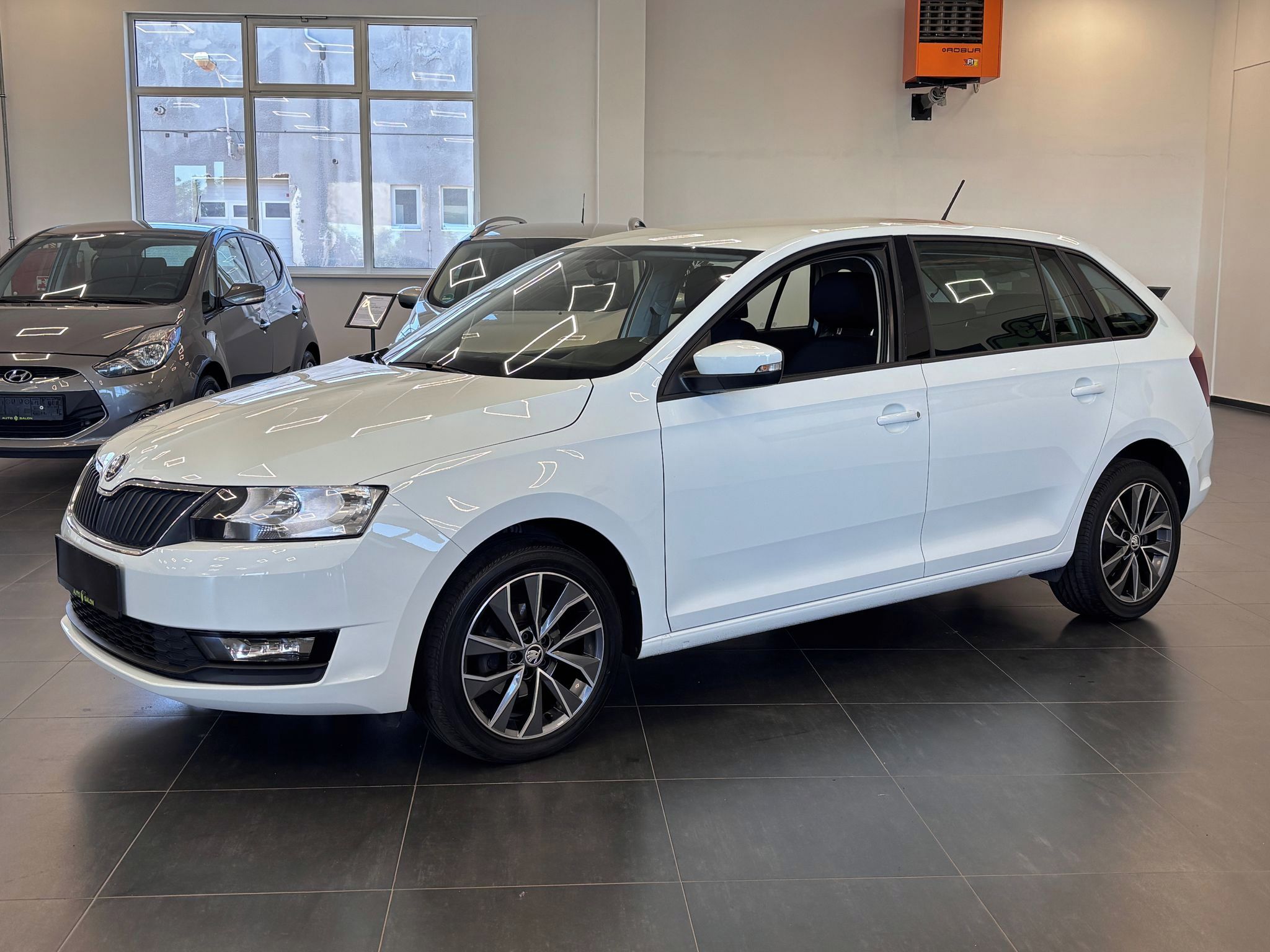 Škoda Rapid, 1.0, 70kW, 99 928 km najeto! - fotka 3