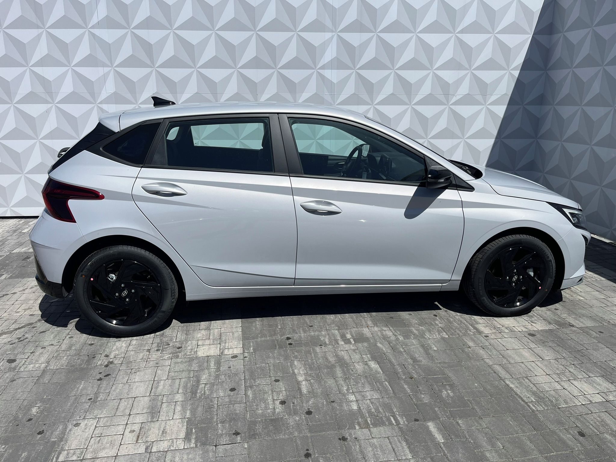 Hyundai i20, 26 1.0 T-GDI DCT GO PLUS! - fotka 6