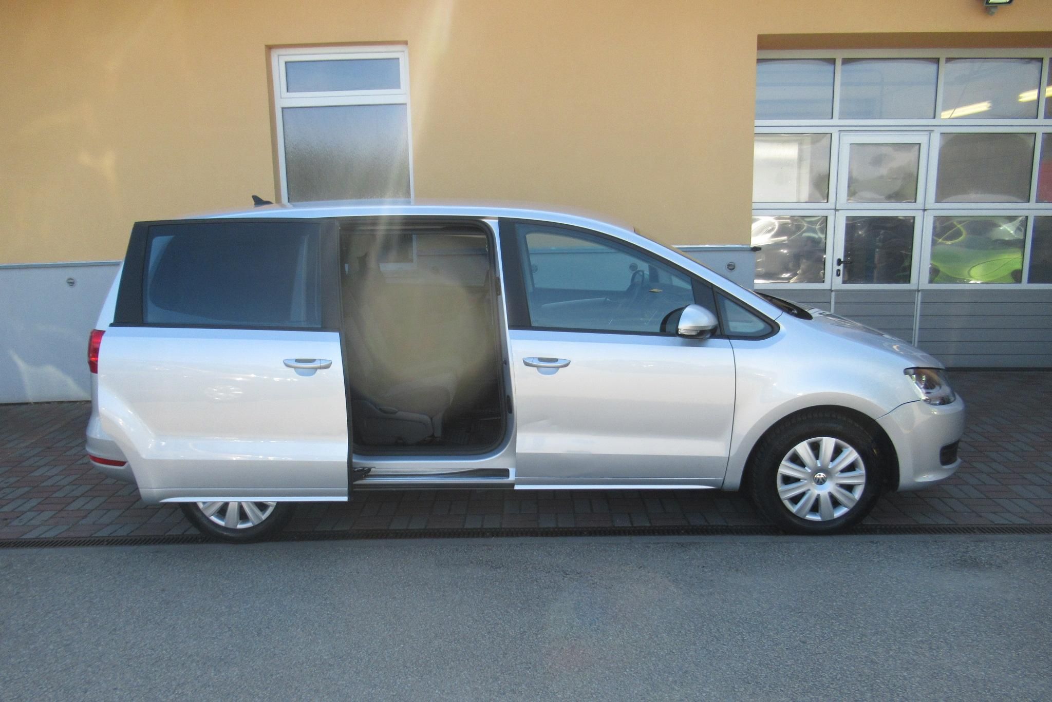 Volkswagen Sharan, 2.0 TDi  KLIMA WEBASTO TAŽNÉ - fotka 4
