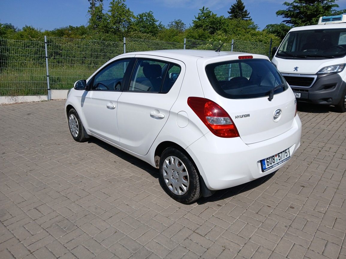Hyundai i20, Původ ČR Klima 99 tis Km - fotka 3