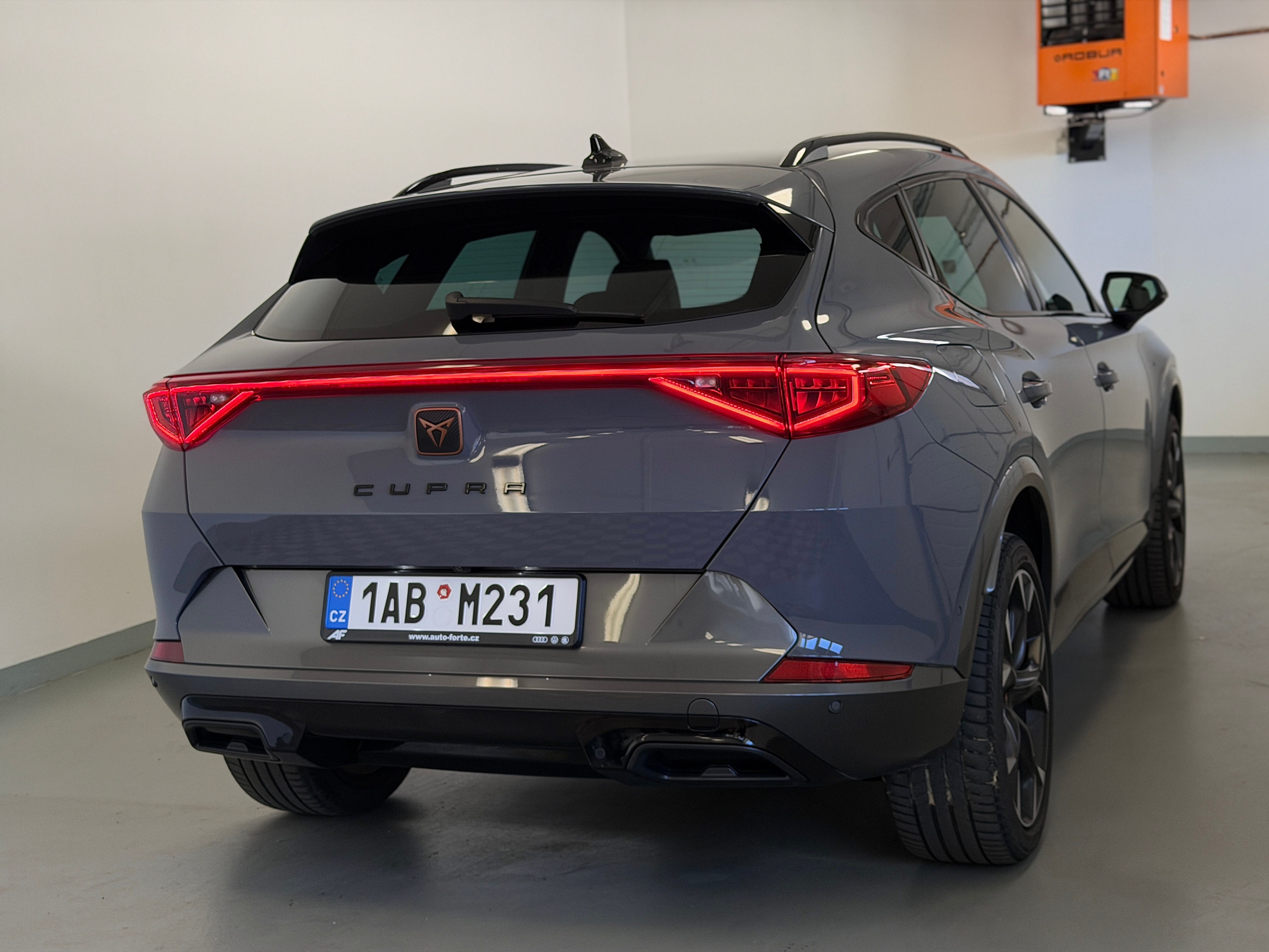 Cupra Formentor, 2,0 TSI DSG 140KW 4x4 čr.1 Maj - fotka 5