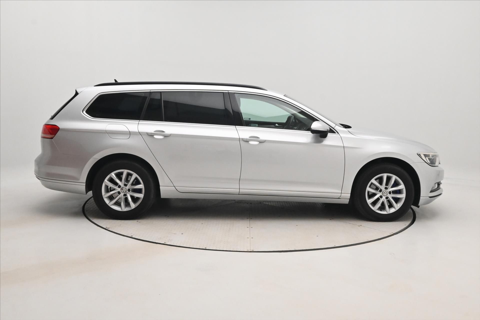 Volkswagen Passat, 2,0 TDI 110 kW Navigace Záruka - fotka 4