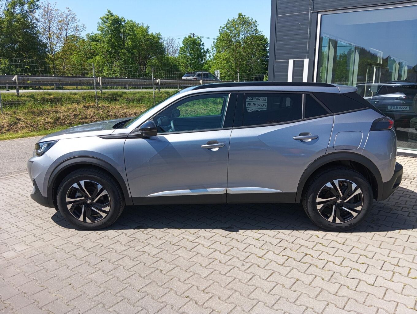 Peugeot 2008, ALLURE 130k EAT8 - fotka 4