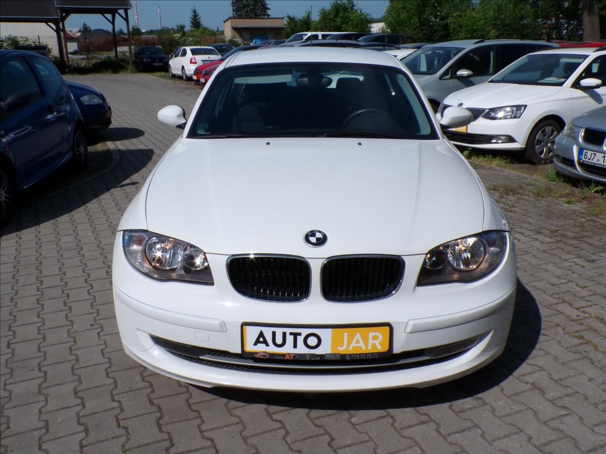 BMW Řada 1, 1,6 116i  KLIMATIZACE - fotka 2