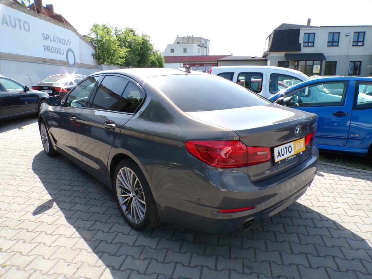 BMW Řada 5, 530e xDrive iPerformance - fotka 4