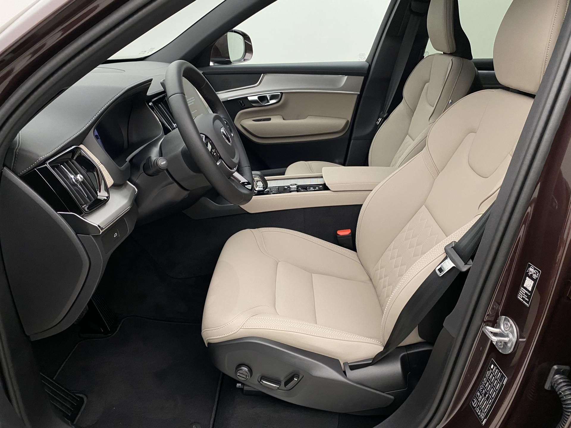 Volvo XC90, B5 AWD AUT CORE 7míst - fotka 3