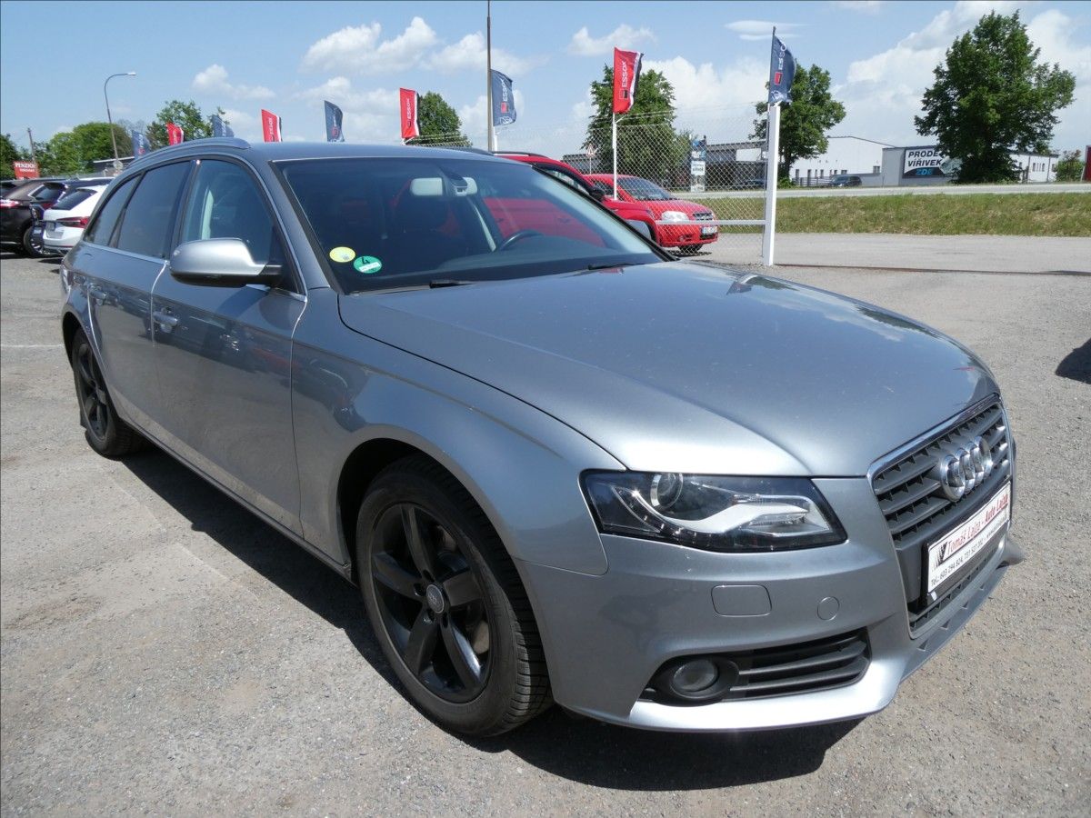 Audi A4, 2,0 TDi 125kW serviska,NAVI