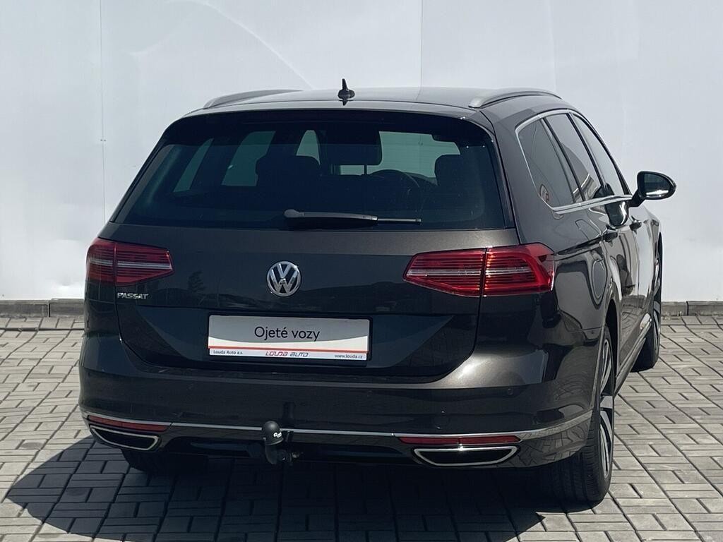 Volkswagen Passat, 2.0 TDI 110 kW - fotka 2