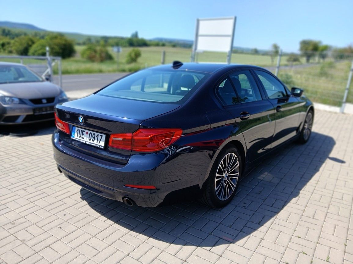 BMW Řada 5, 520D Sport Line - fotka 5