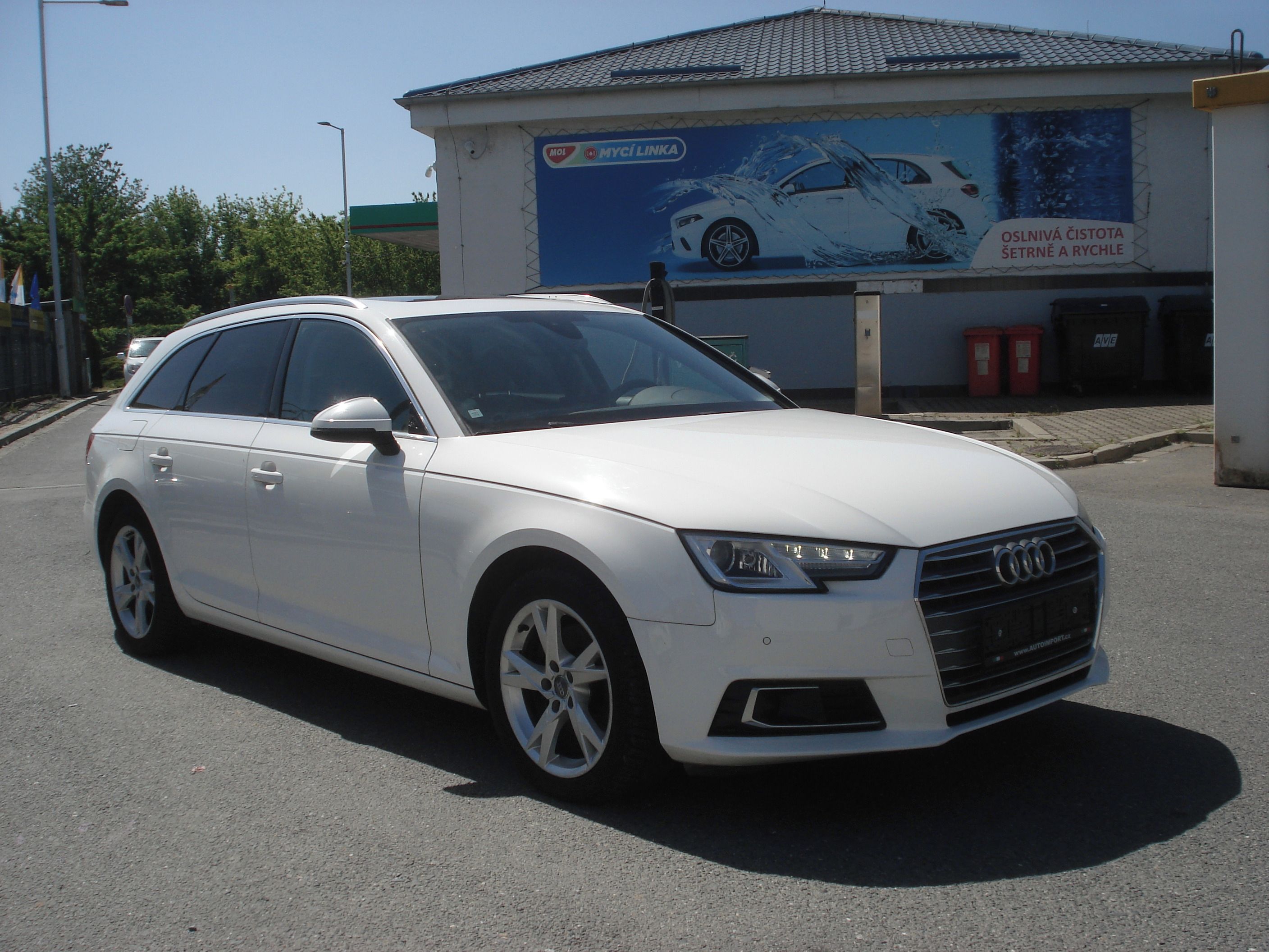 Audi A4, 2.0 TDI PANOR. 130 KW S-TRON. - fotka 6