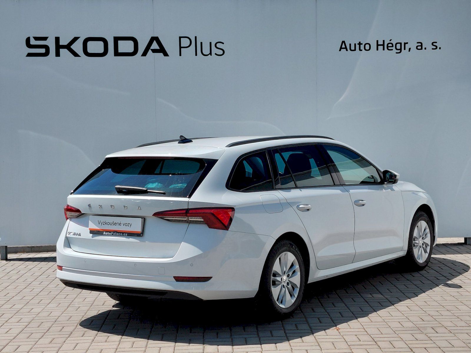 Škoda Octavia, 2.0 TDI 85kW Ambition Combi - fotka 2