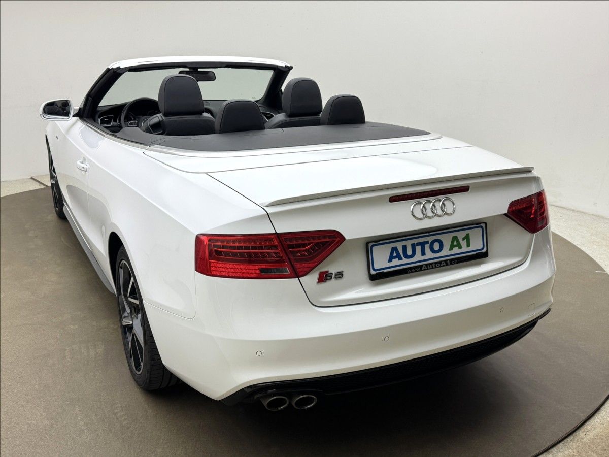 Audi A5, 2,0 140kW S-LINE 4X4 VÝHŘEV TZ - fotka 6