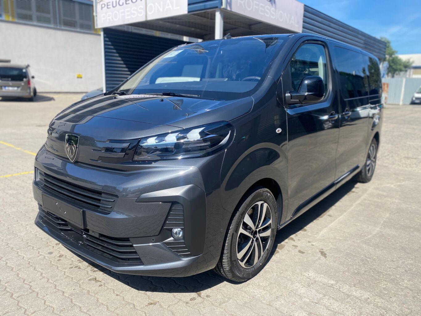 Peugeot Traveller, Allure L2 2.2 BlueHDi 180 EAT8 - fotka 2