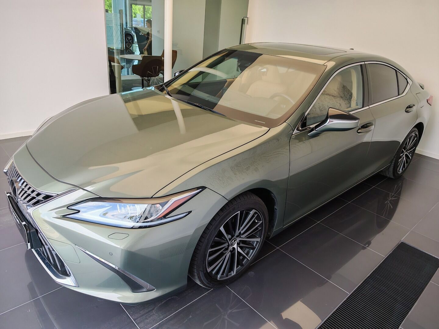 Lexus ES, ES 300h Limited Edition
