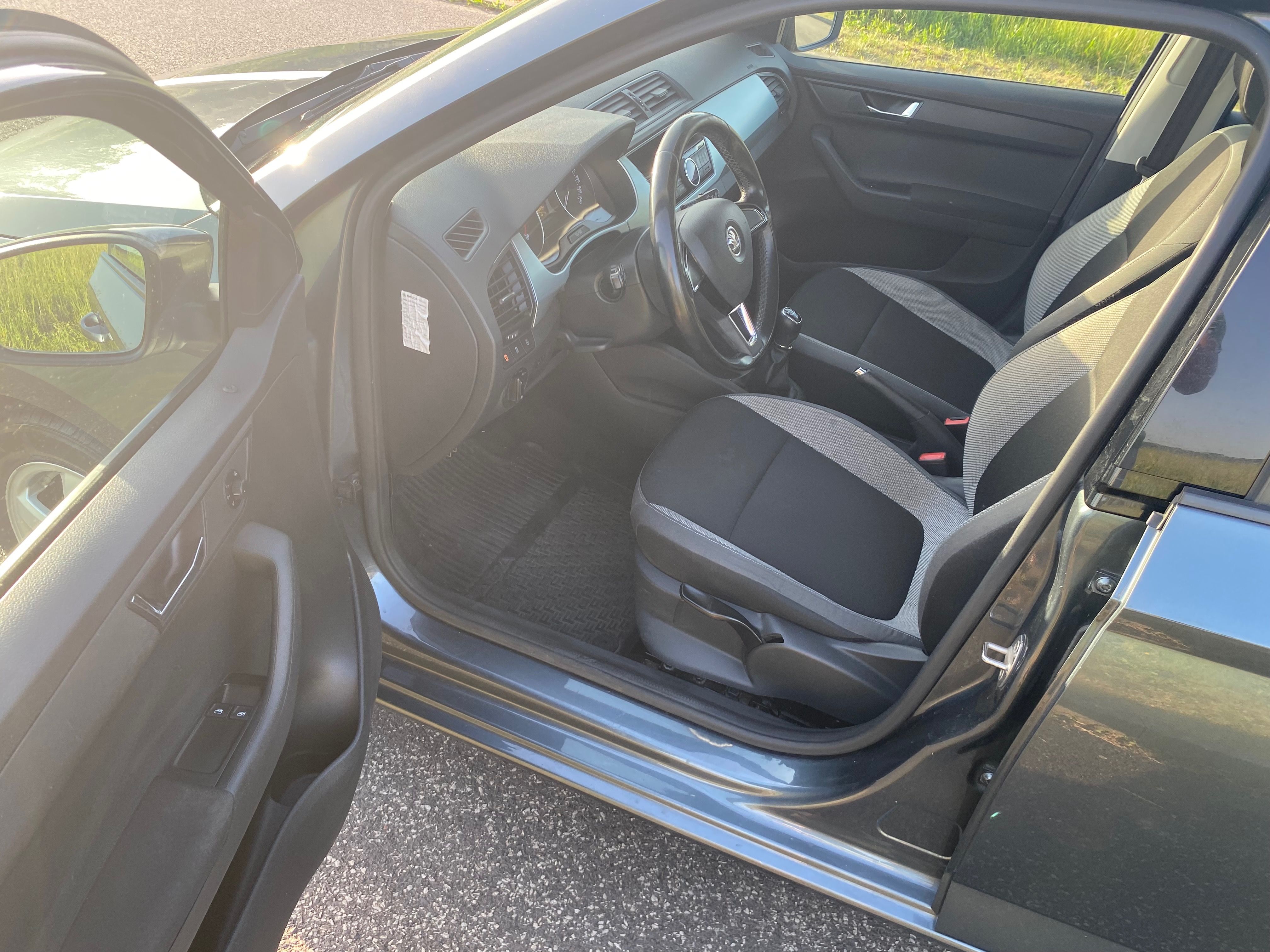 Škoda Fabia, 1,2Tsi,66KW, ambiente, 1.maj - fotka 6