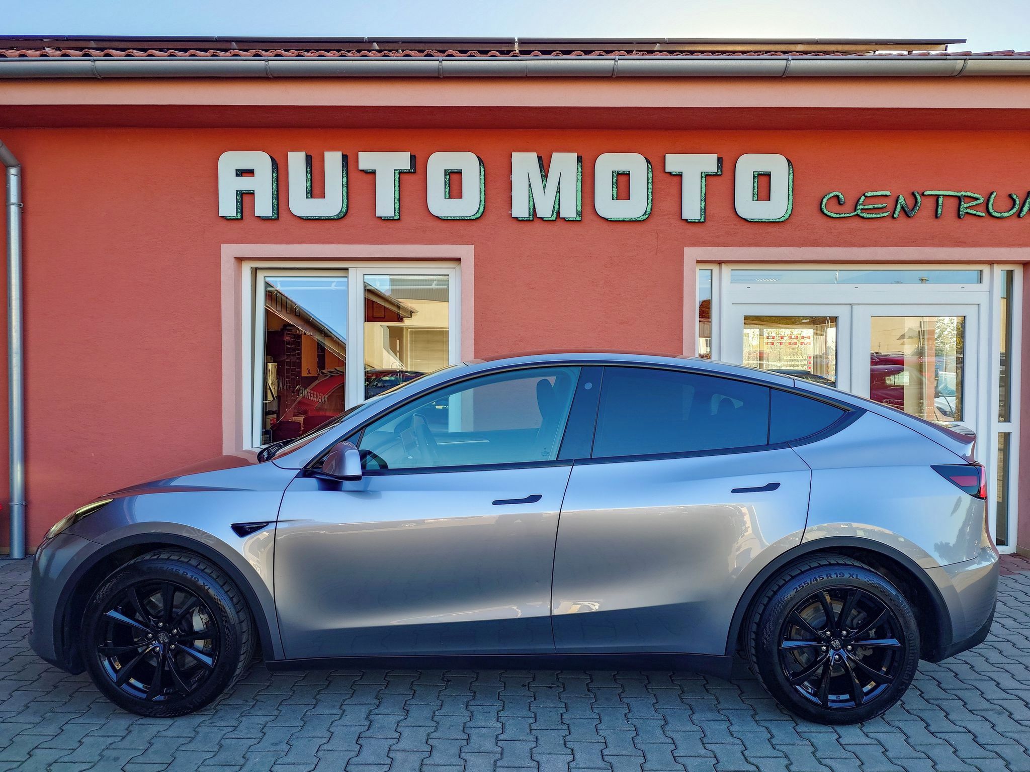 Tesla Model Y, Long Range Dual Motor 378kW - fotka 2
