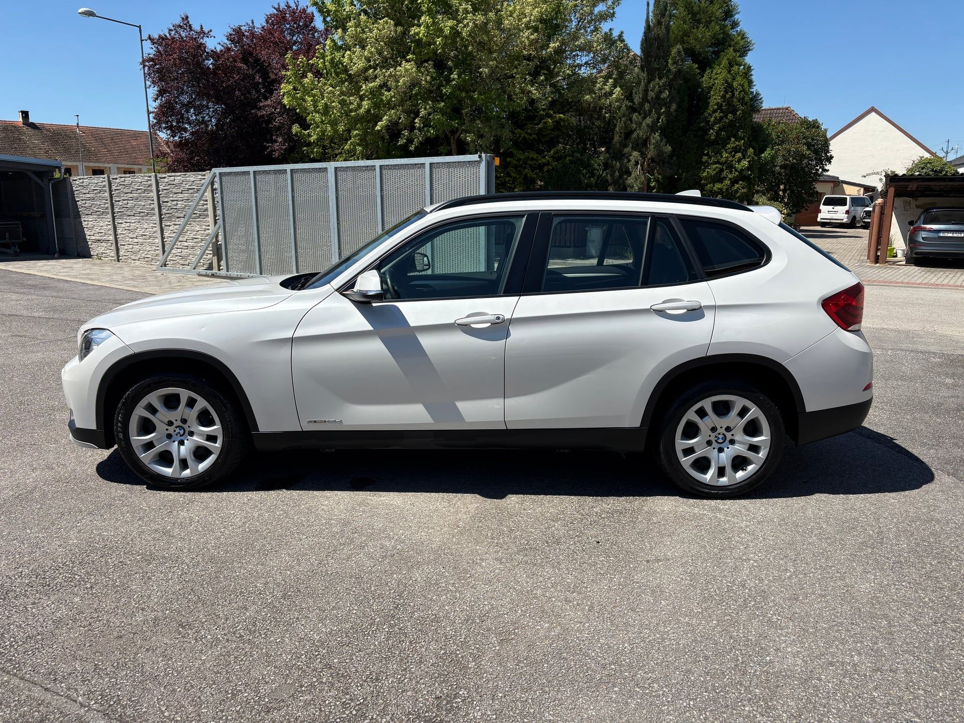 BMW X1, sDrive18d/AUT/ČR-2.maj./servis - fotka 4