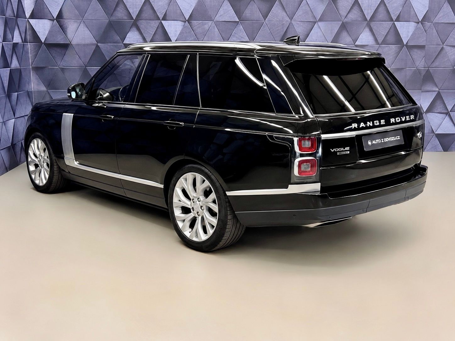 Land Rover Range Rover, 4.4 SDV8 VOGUE, PANORAMA, VZDU - fotka 5