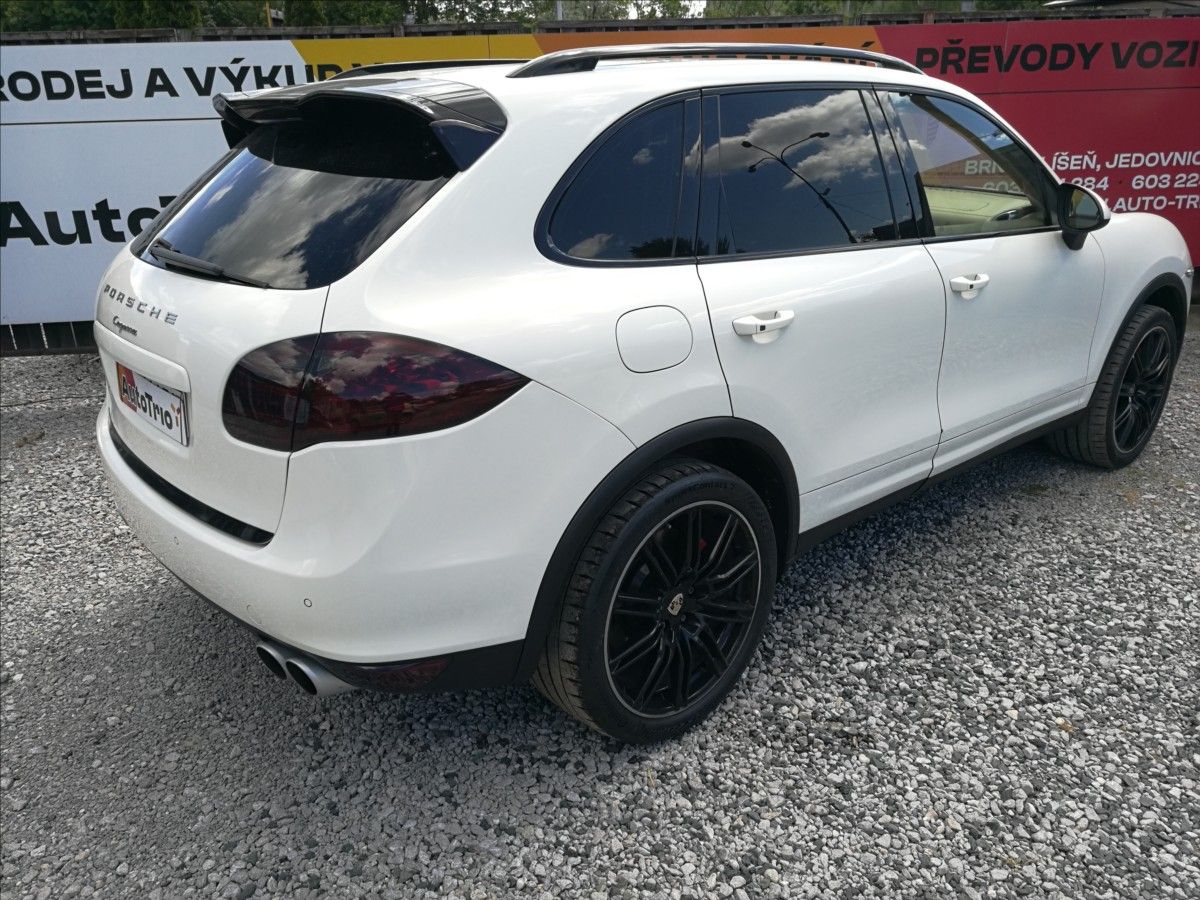 Porsche Cayenne, 4,8 i V8 Turbo - fotka 3