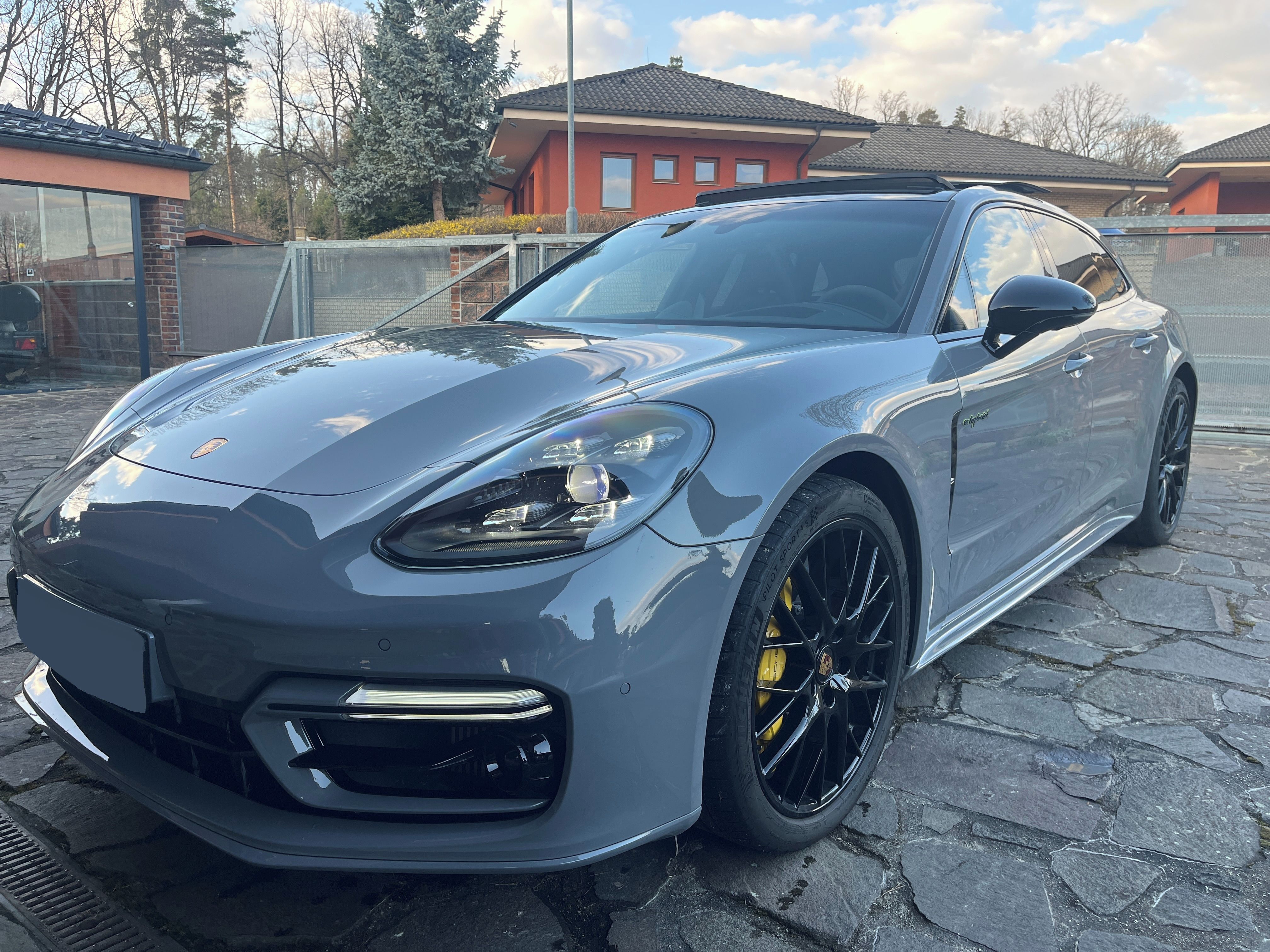 Porsche Panamera, Sport Turismo Turbo S E-Hybrid - fotka 3