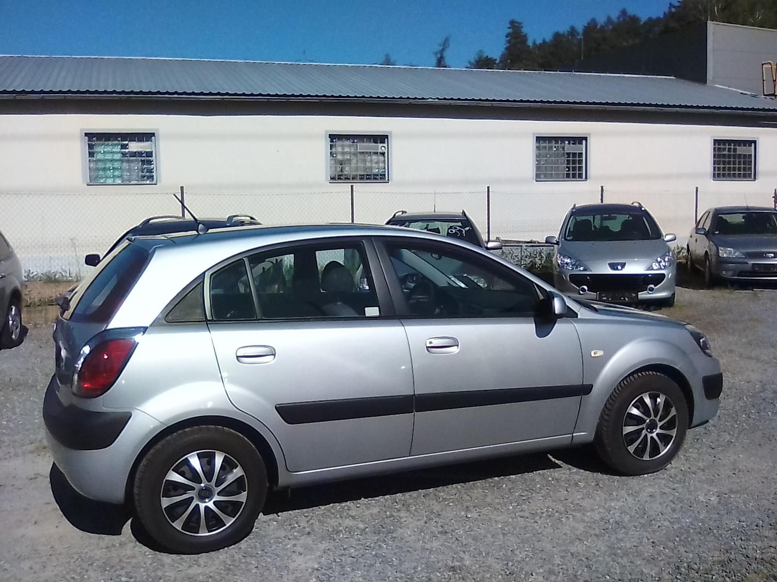 Kia Rio, 1.4i 16V, velmi pěkné - fotka 3
