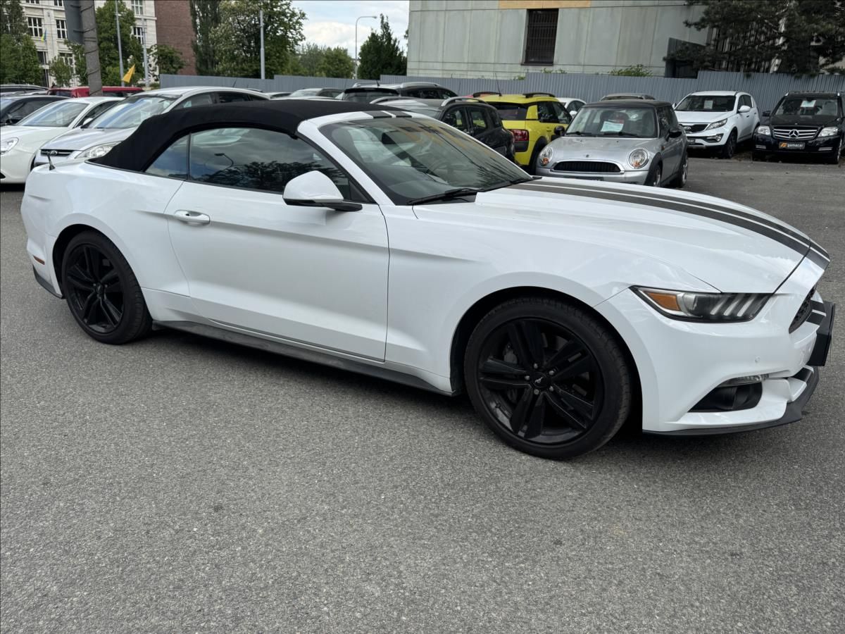 Ford Mustang, 2,3 - fotka 3