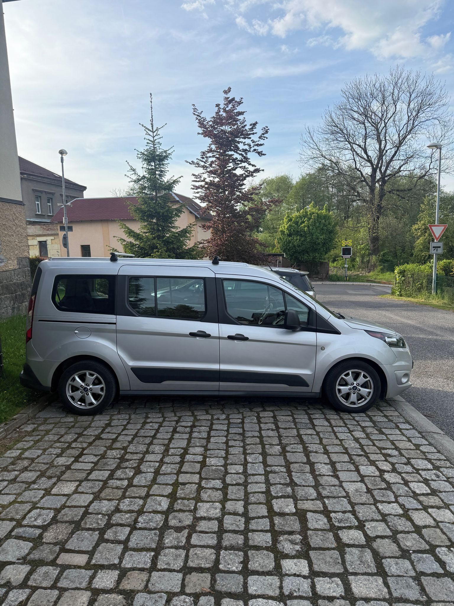 Ford Tourneo Connect, Ford Tourneo Connect L2 7 míst - fotka 3