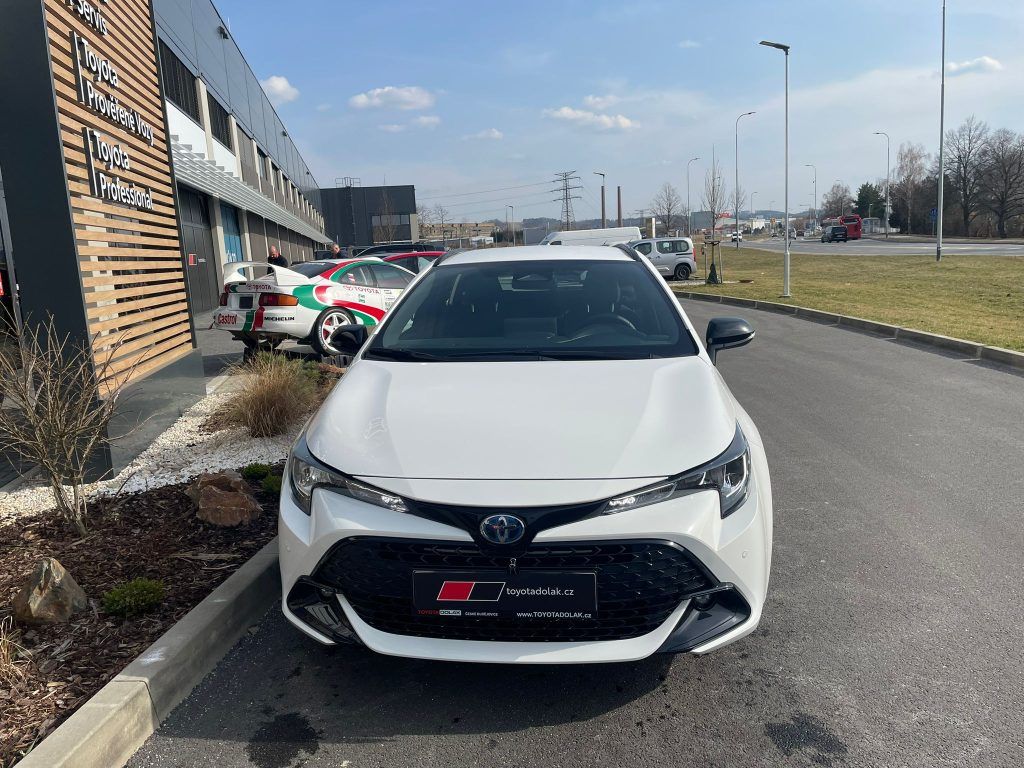 Toyota Corolla, 1.8 Hybrid Comfort Business - fotka 4