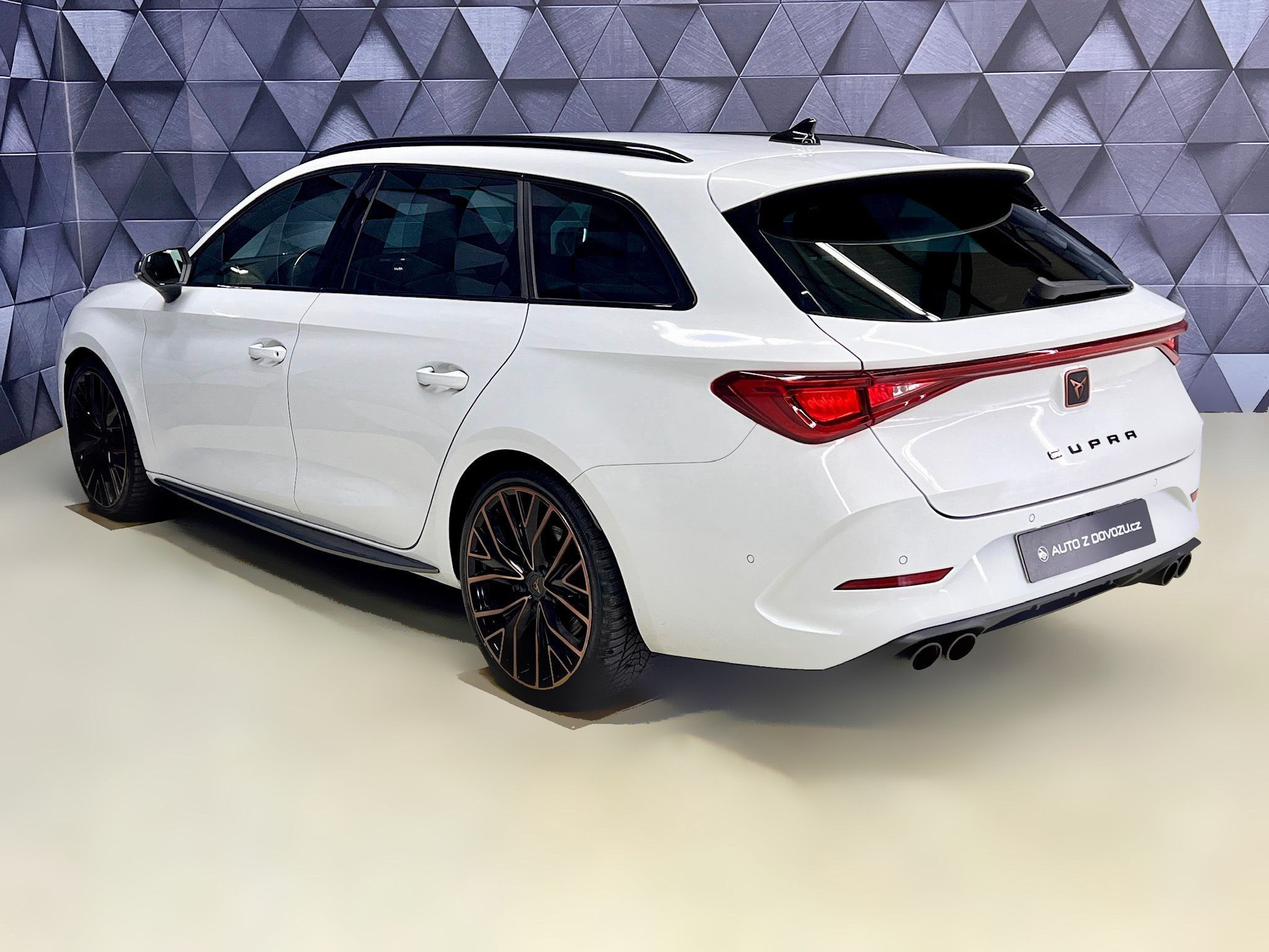 Cupra Leon, 2.0TSI 228KW DSG 4WD, LED, ACC - fotka 5