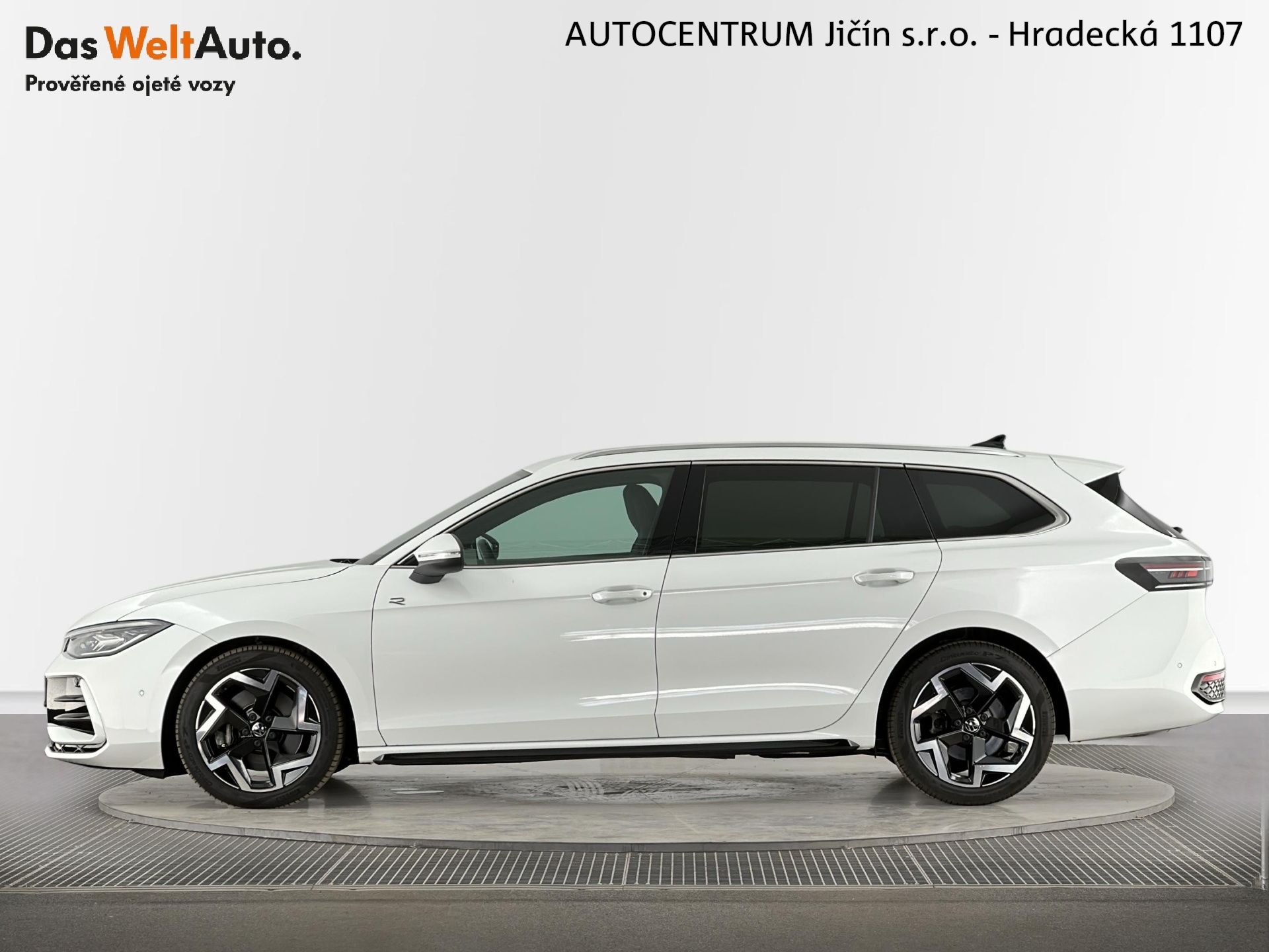 Volkswagen Passat, R-Line 2.0 TDI 142kW 4Motion D - fotka 3