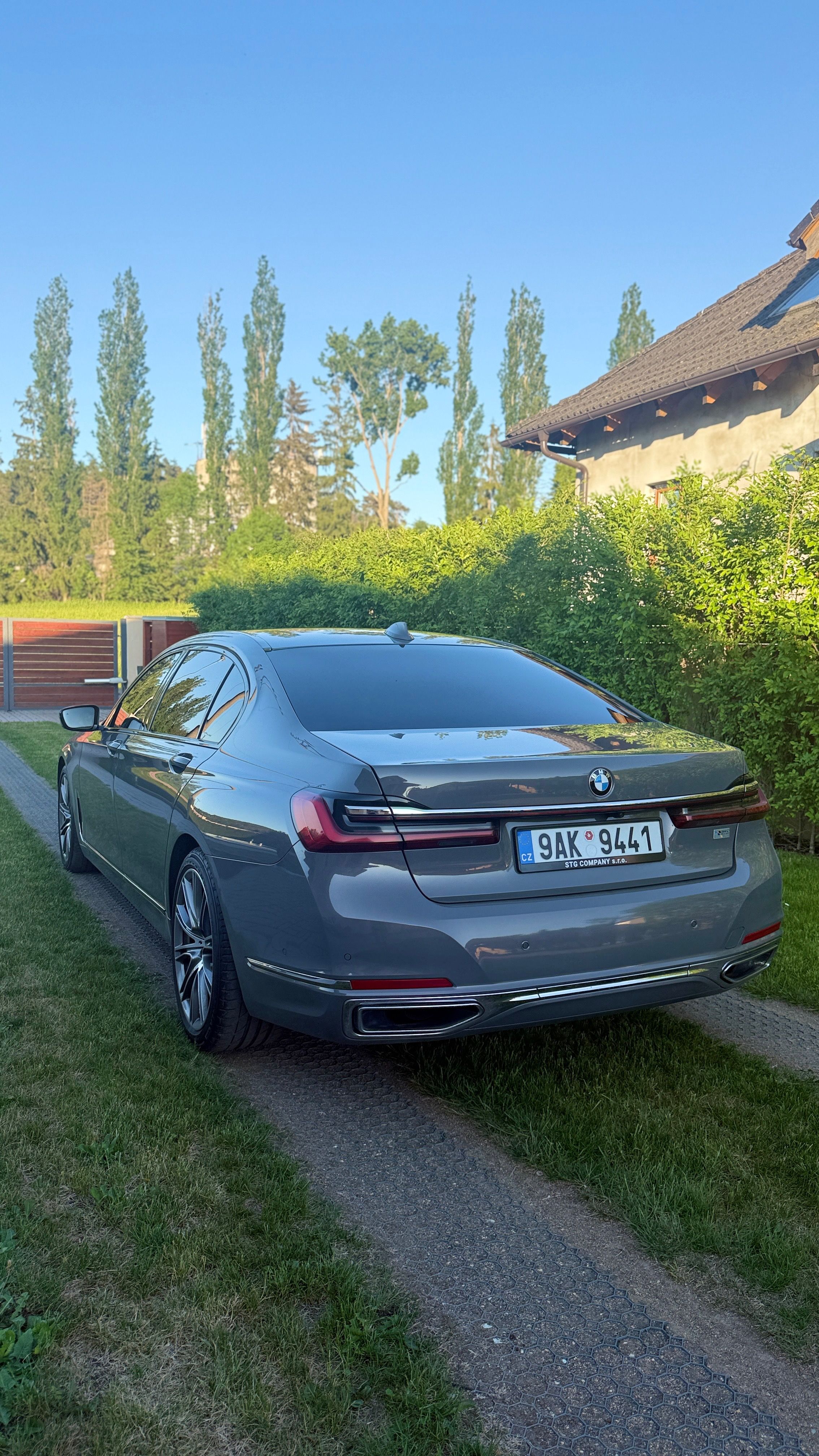 BMW Řada 7, 730D Long xDrive 2021, Harman - fotka 2