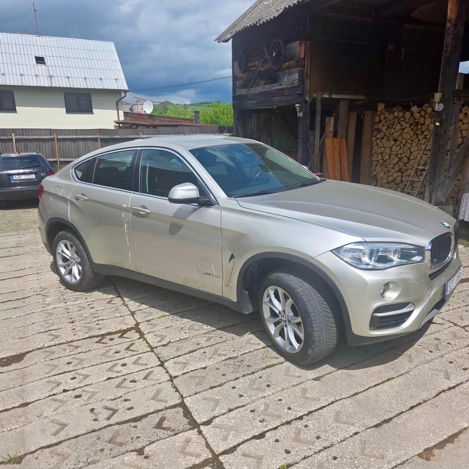 BMW X6, 3.0,PRAVIDELNÝ SERVIS,44000KM - fotka 3