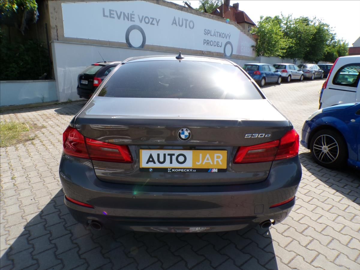 BMW Řada 5, 530e xDrive iPerformance - fotka 6