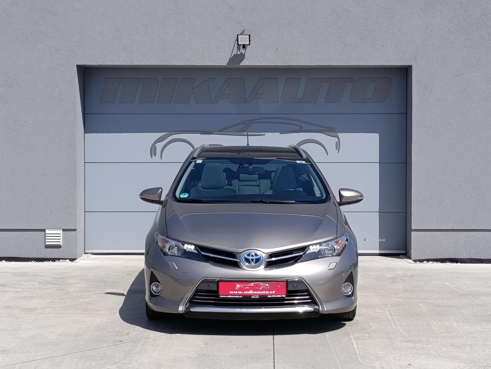 Toyota Auris, 1.8i HYBRID e-CVT PANO - fotka 2