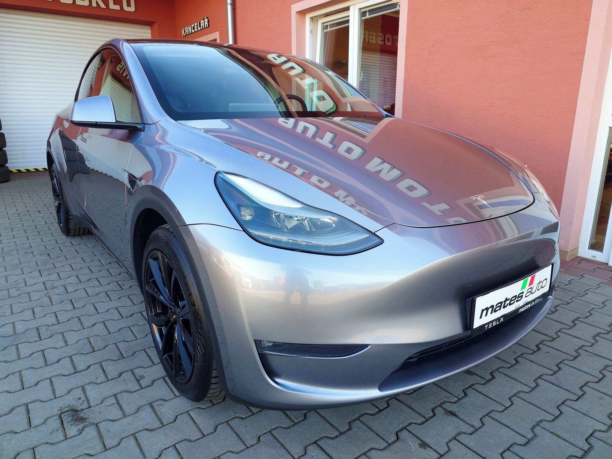 Tesla Model Y, Long Range Dual Motor 378kW - fotka 4