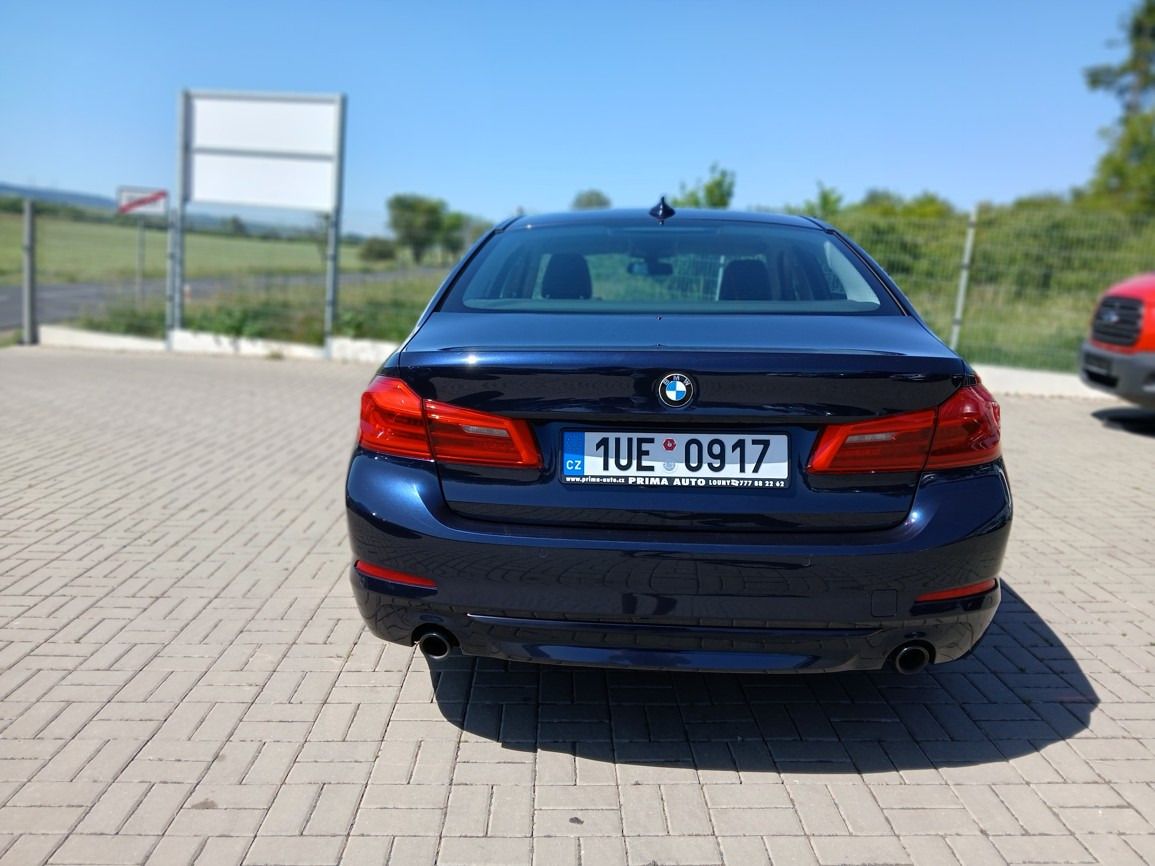BMW Řada 5, 520D Sport Line - fotka 4