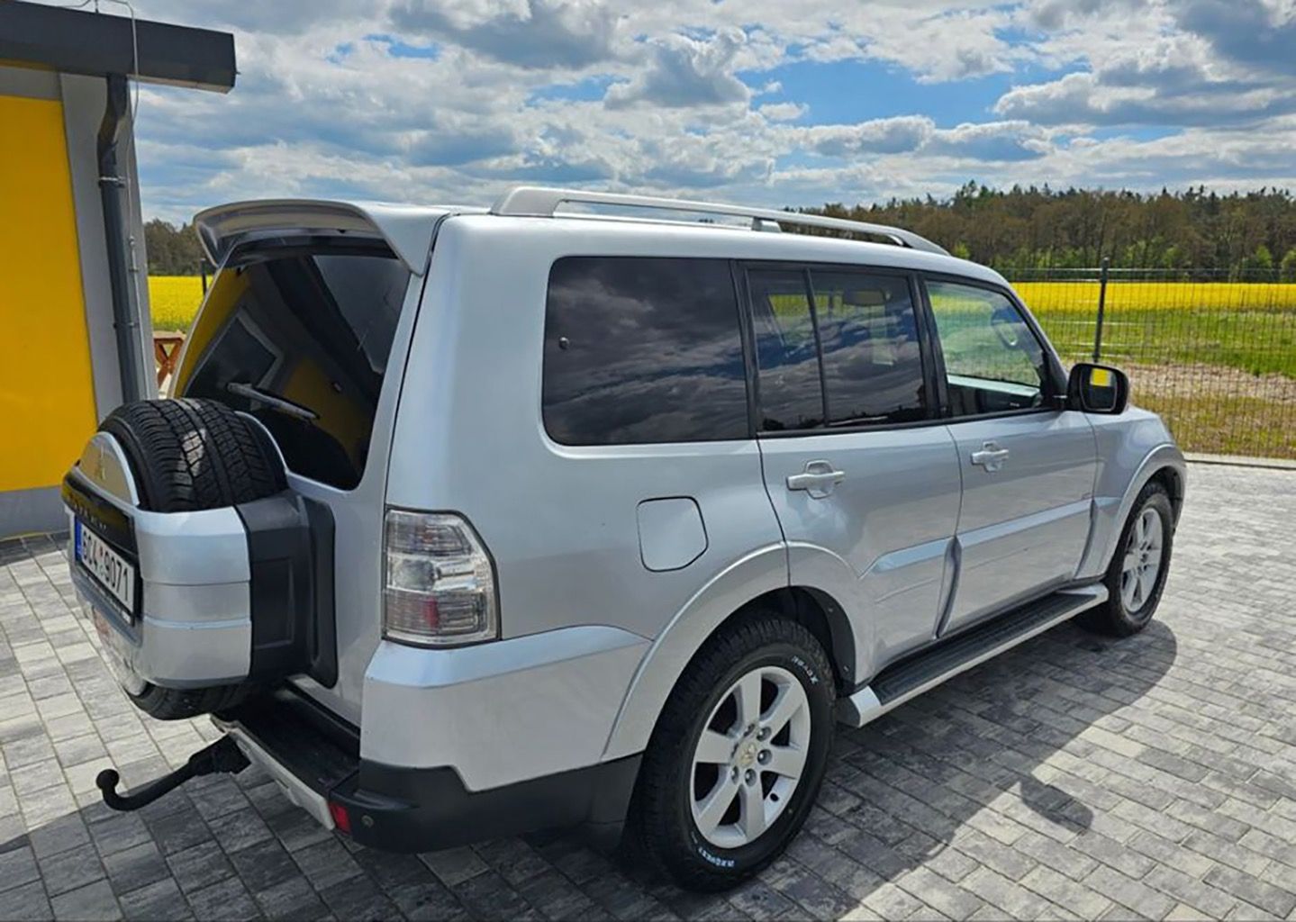 Mitsubishi Pajero, Mitsubishi Pajero 3.2 D 7 Míst - fotka 2