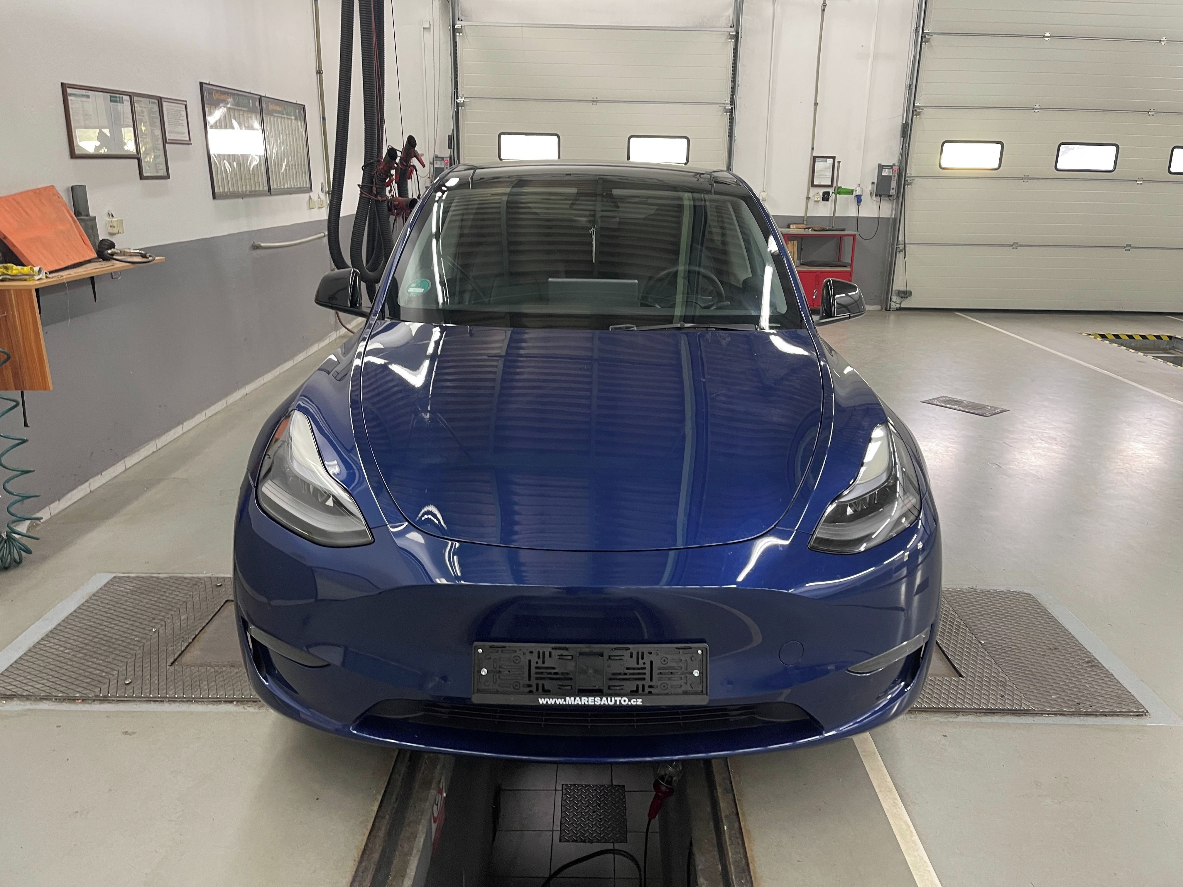 Tesla Model Y, Long Range Dual Motor AWD - fotka 2