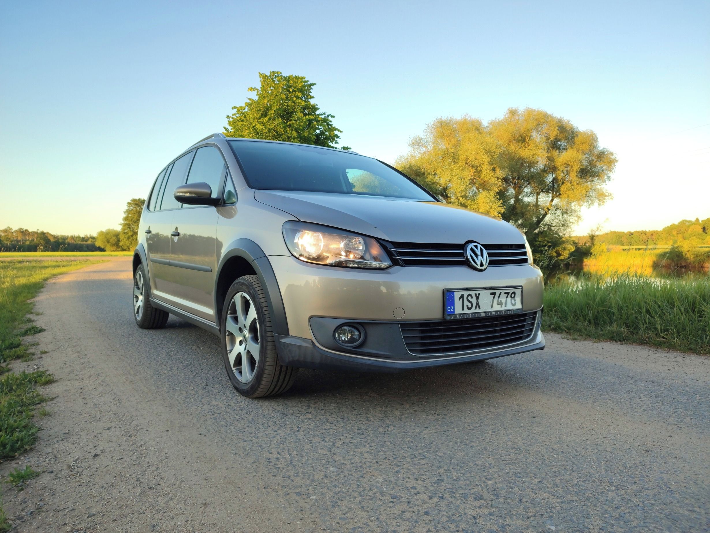 Volkswagen Touran, VW Touran Cross - fotka 3
