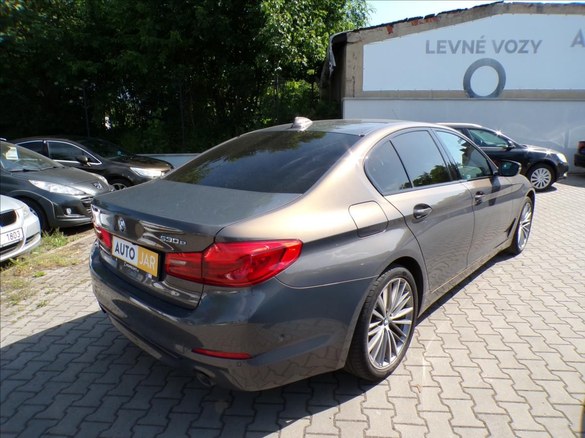 BMW Řada 5, 530e xDrive iPerformance - fotka 5