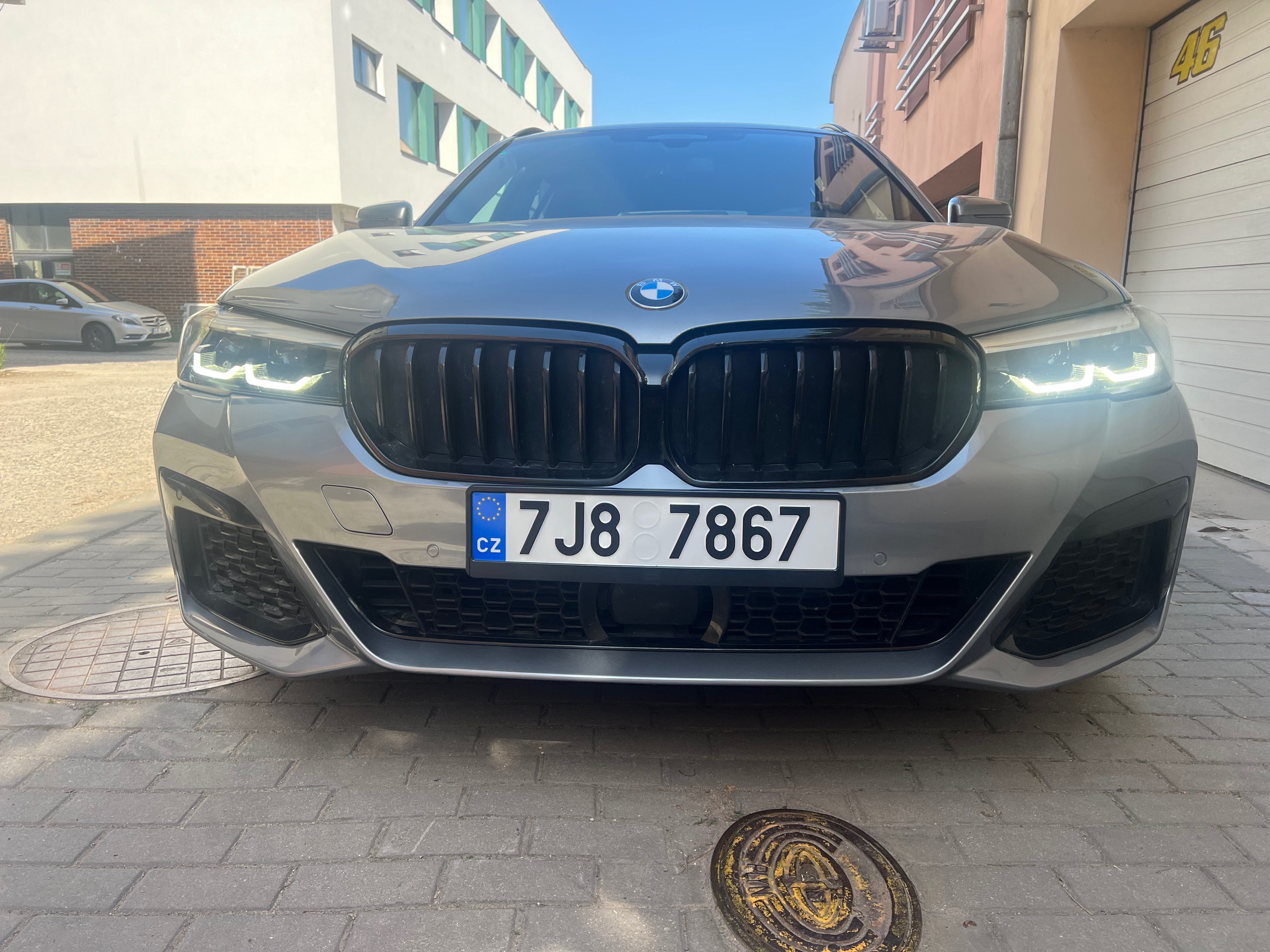 BMW Řada 5, 530d-xdrive - fotka 2