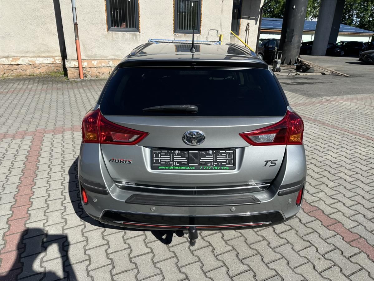 Toyota Auris, 1,6 EXCLUSIVE TAŽNÉ - fotka 4