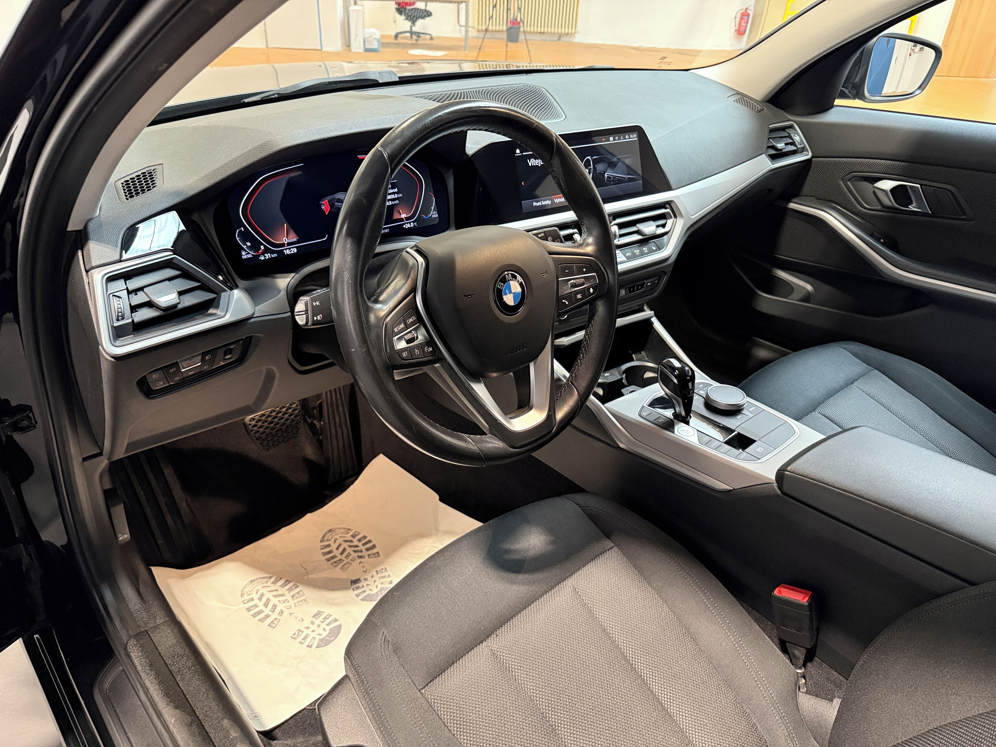 BMW Řada 3, 2.0 318d Touring - fotka 5