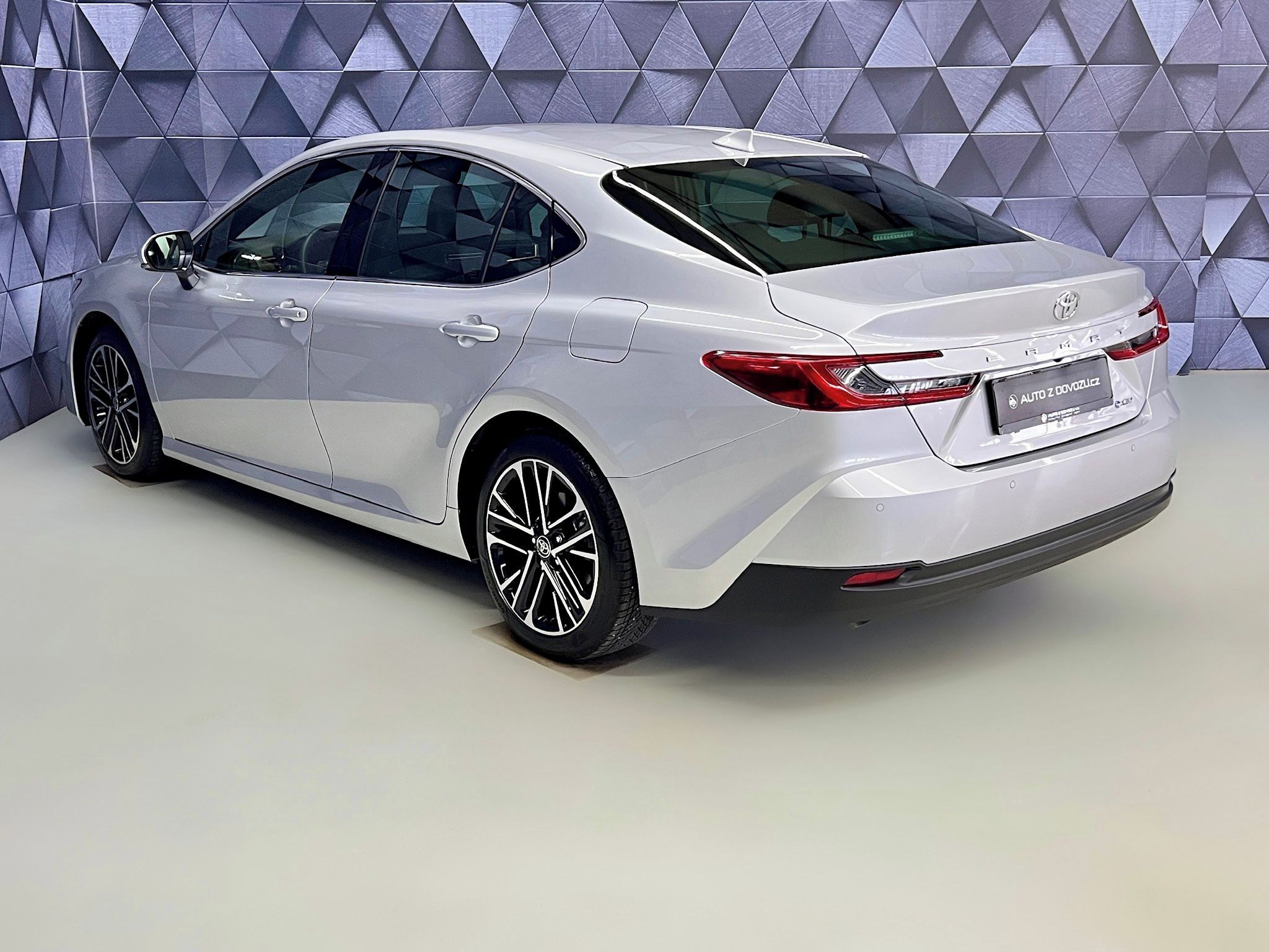 Toyota Camry, 2.5 HYBRID e-CVT PRESTIGE, ACC - fotka 5