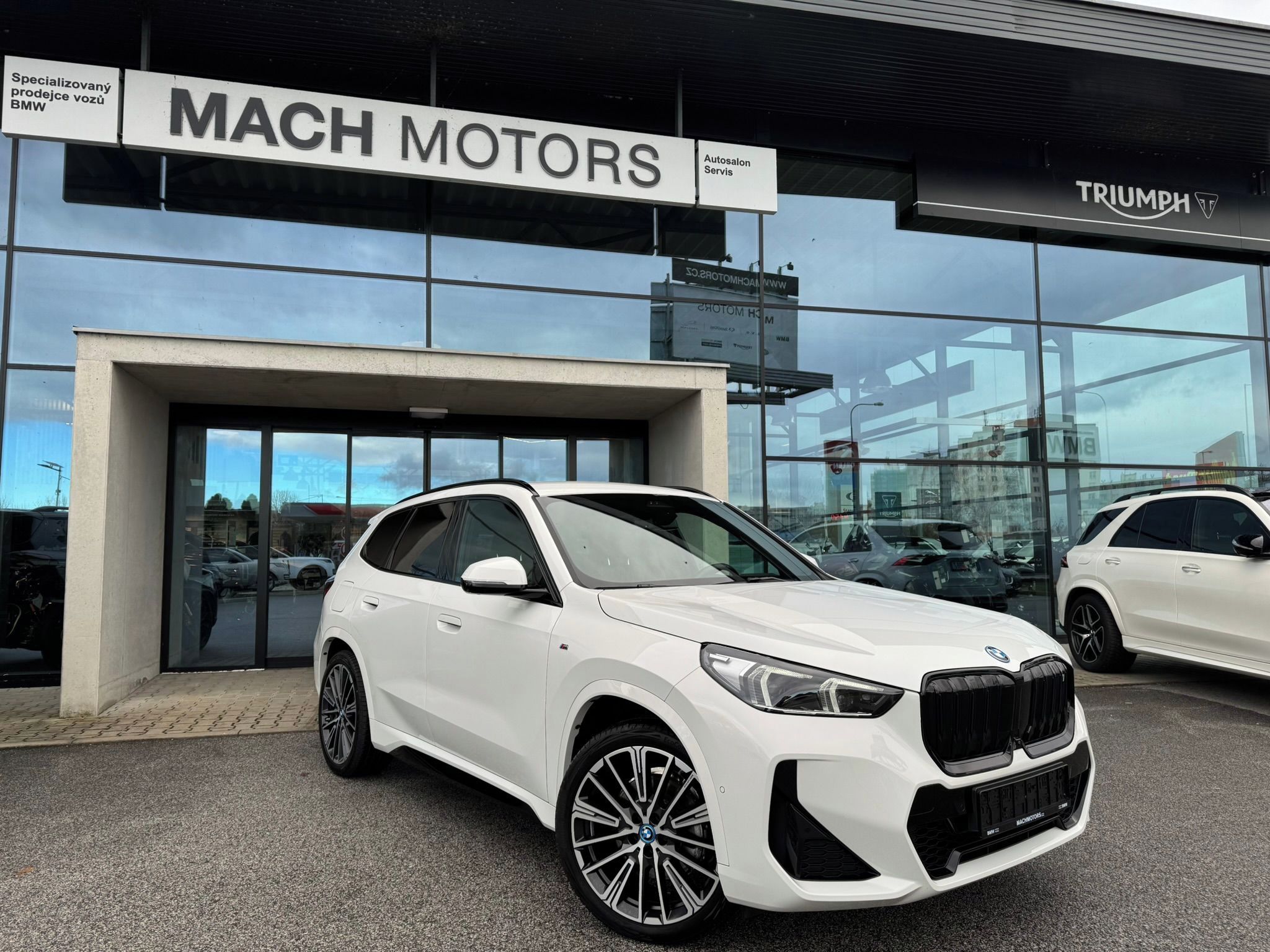 BMW iX1, iX1 xDrive 30 - fotka 2